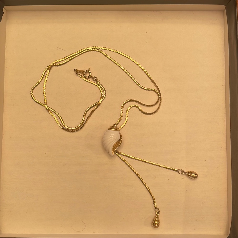 Avon Vintage Pull Chain Necklace w/ White Shell